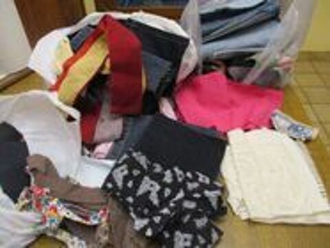 Diff�rentes chutes tissus de toutes mati�res grande quantit� 0 M�rignies (59)