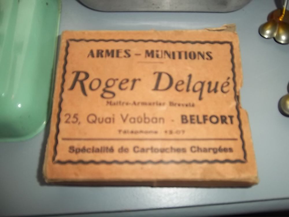 ancienne boite Roger Delqu&eacute; Maitre armurier 