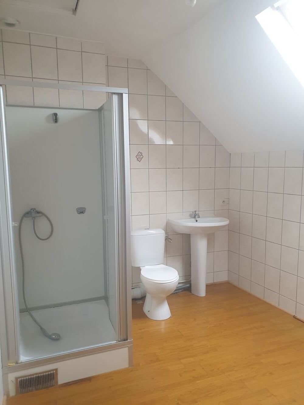 Vente Maison maison 5 piéces   plus un studio , dépendances . Verberie