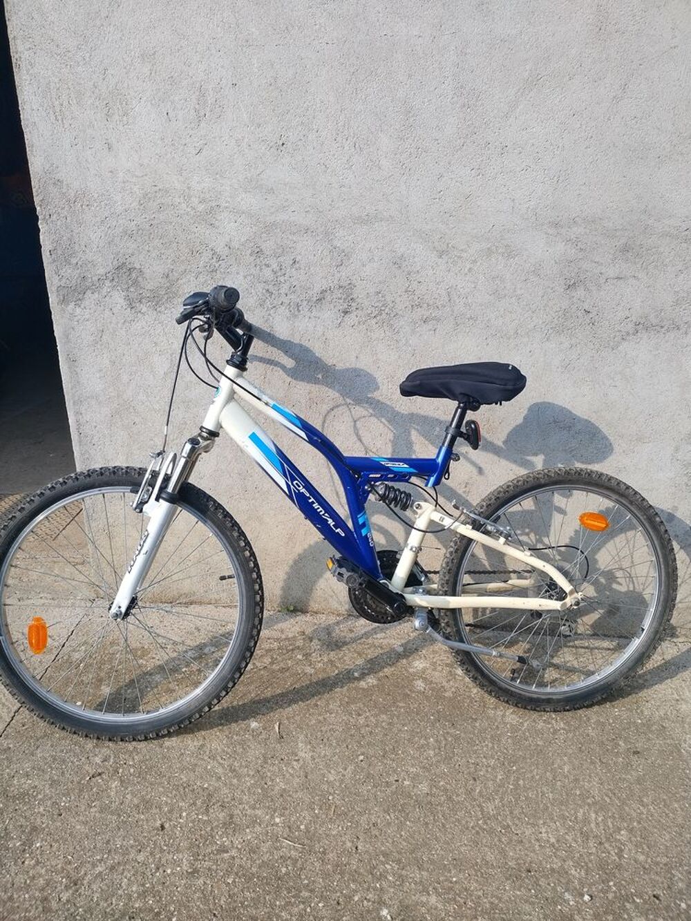 VTT 24 Pouces garcon achet&eacute; en 2011 pour stature 135cm/150cm Vélos