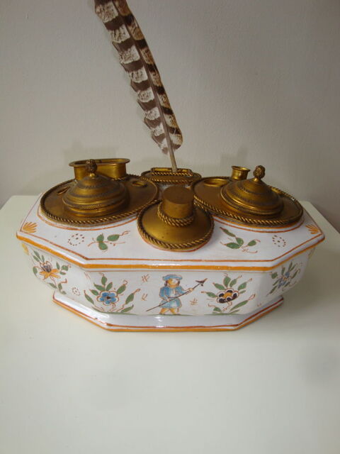 Encrier Fa�ence de Moustiers Ol�rys 18 �me si�cle 390 Saint-Fargeau-Ponthierry (77)