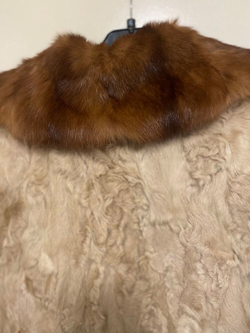 Manteau en Vison couleur tr&egrave;s rare et certifi&eacute;. Vtements