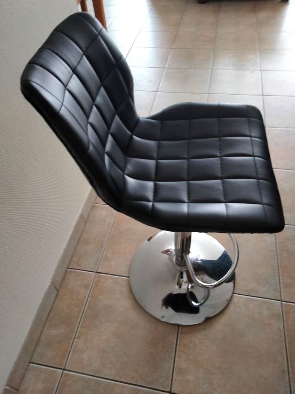 Tabouret de bar noir pied chrom&eacute; Meubles