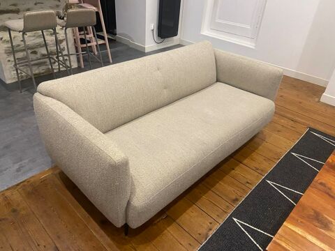 canap 2,5 place modle MODENA de chez Bo Concept tissu Lazio beige structure laque noir 750 La Roche-sur-Yon (85)
