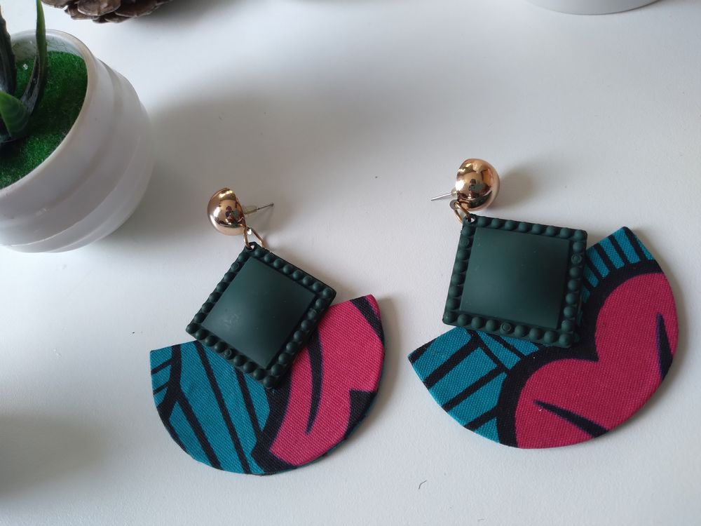 Boucles customis&eacute;es Bijoux et montres