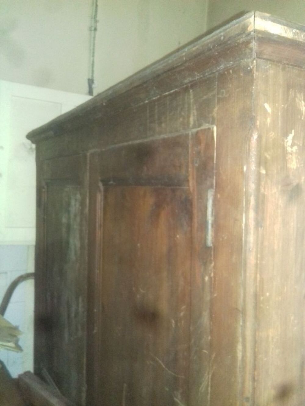ARMOIRE EN PIN Meubles