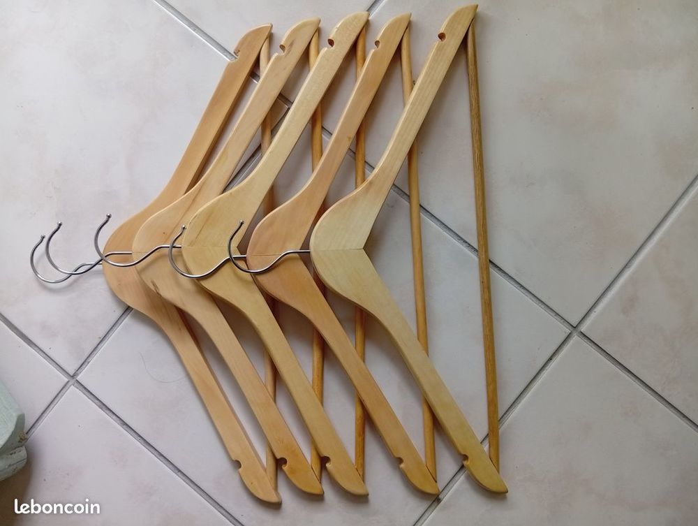 Lot de 5 cintres en bois Bricolage