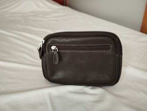 Occasion a saisir:très belle pochette état neuf. 24 La Crau (83)