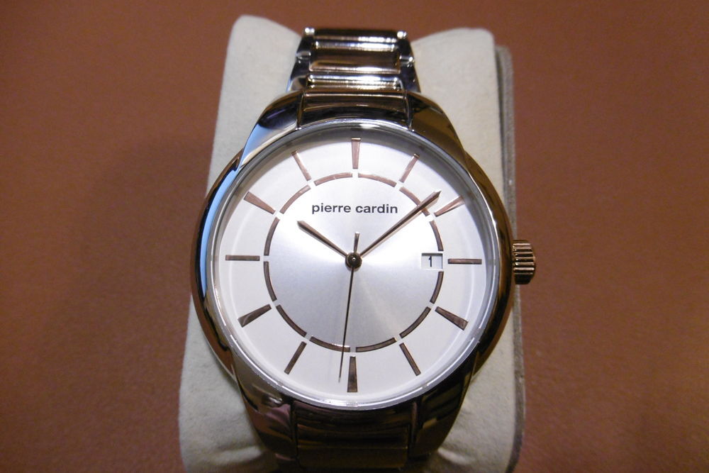 Montre Pierre Cardin NEUVE excellent &eacute;tat Bijoux et montres