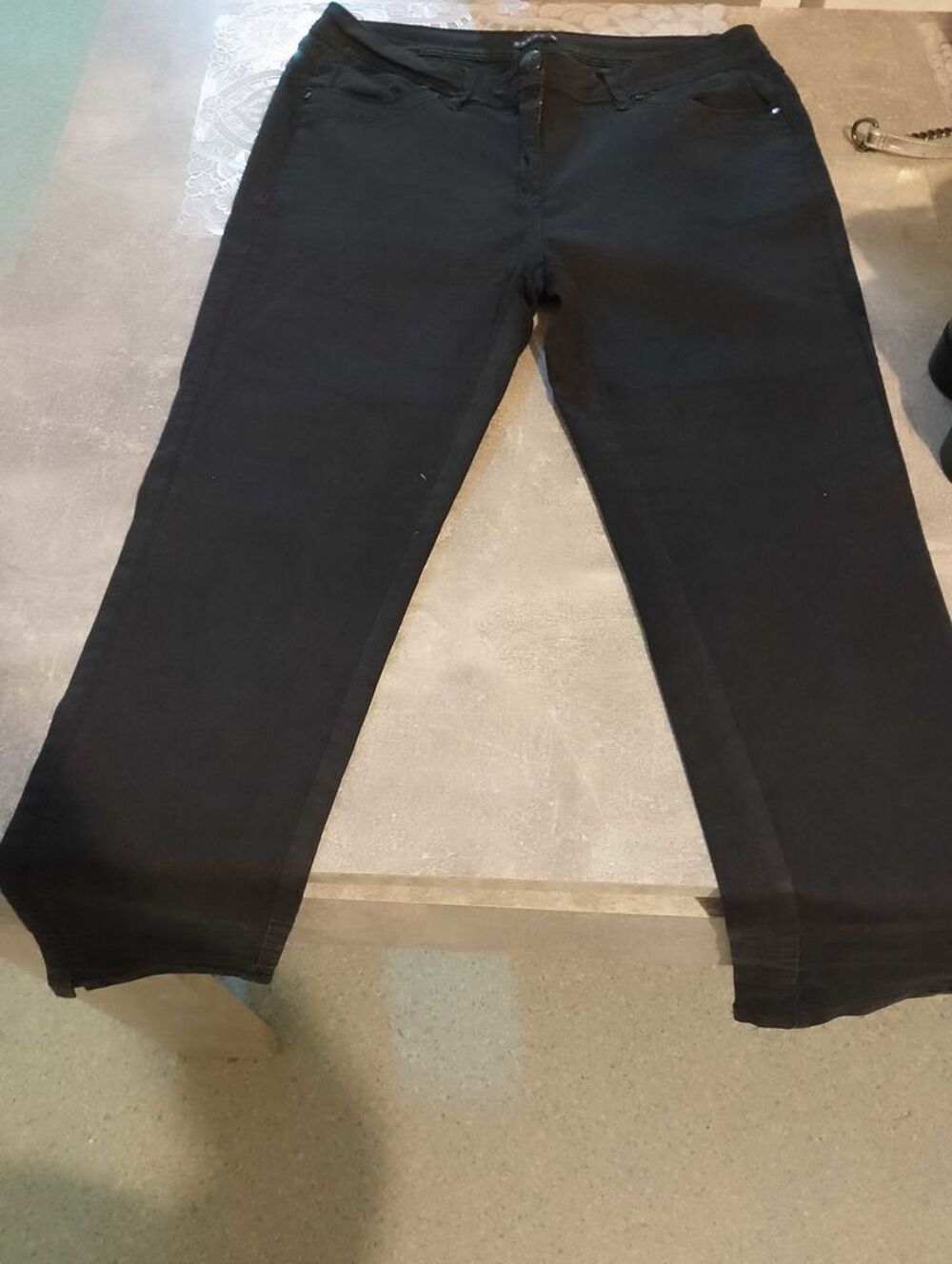 Lot pantalon taille 42 Vtements