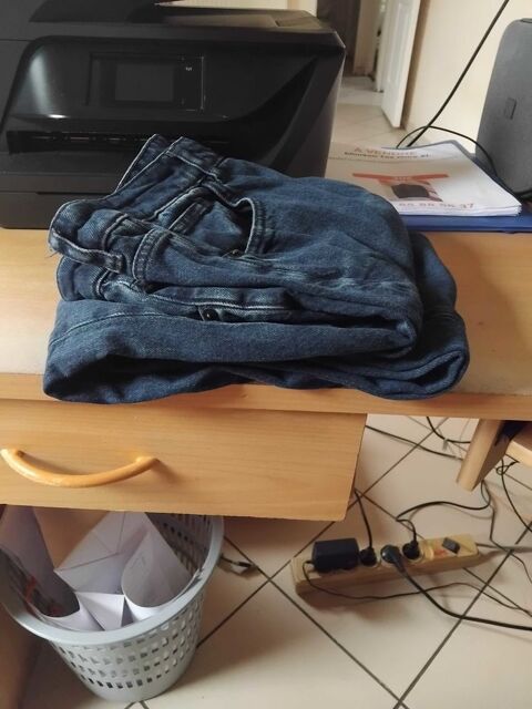 Jean slim 46 Kiabi bleu marine 15 Herblay (95)
