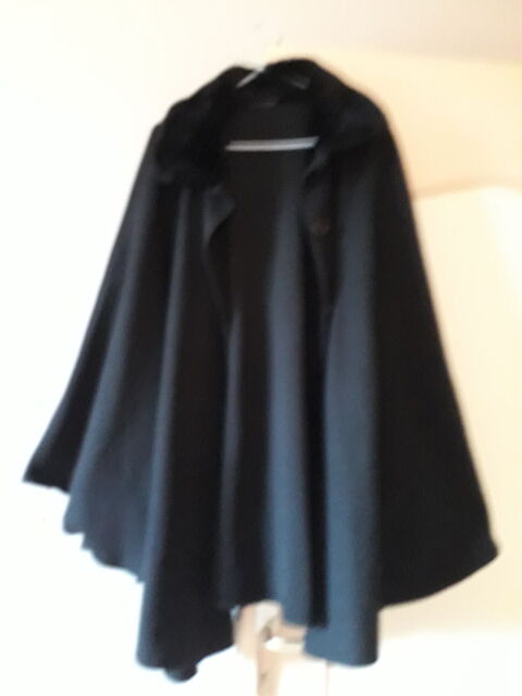 Joli cape bien chaude noire 20 Vernosc-l�s-Annonay (07)