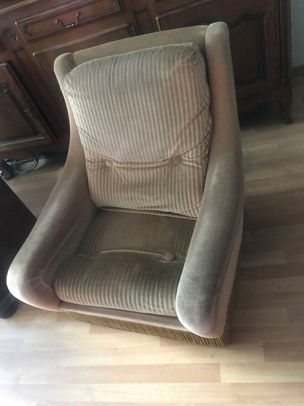 2 fauteuils en velours us&eacute;s Meubles