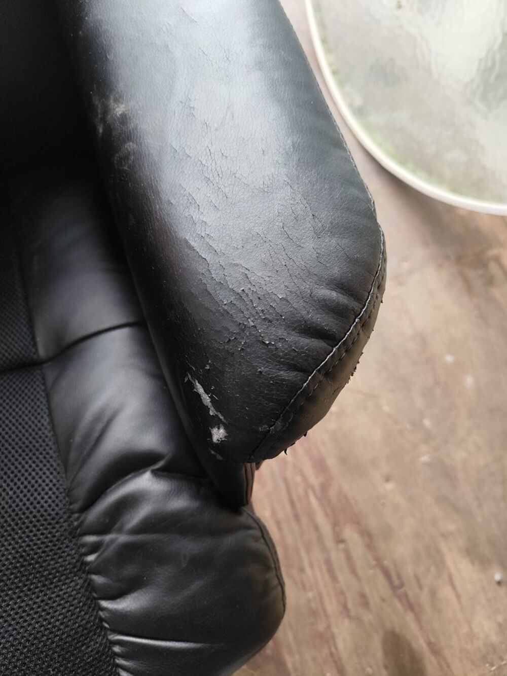 fauteuil en cuir avec repose pieds assortis Meubles