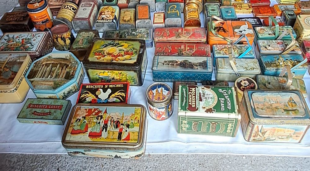 Lot de 450 bo&icirc;tes anciennes 