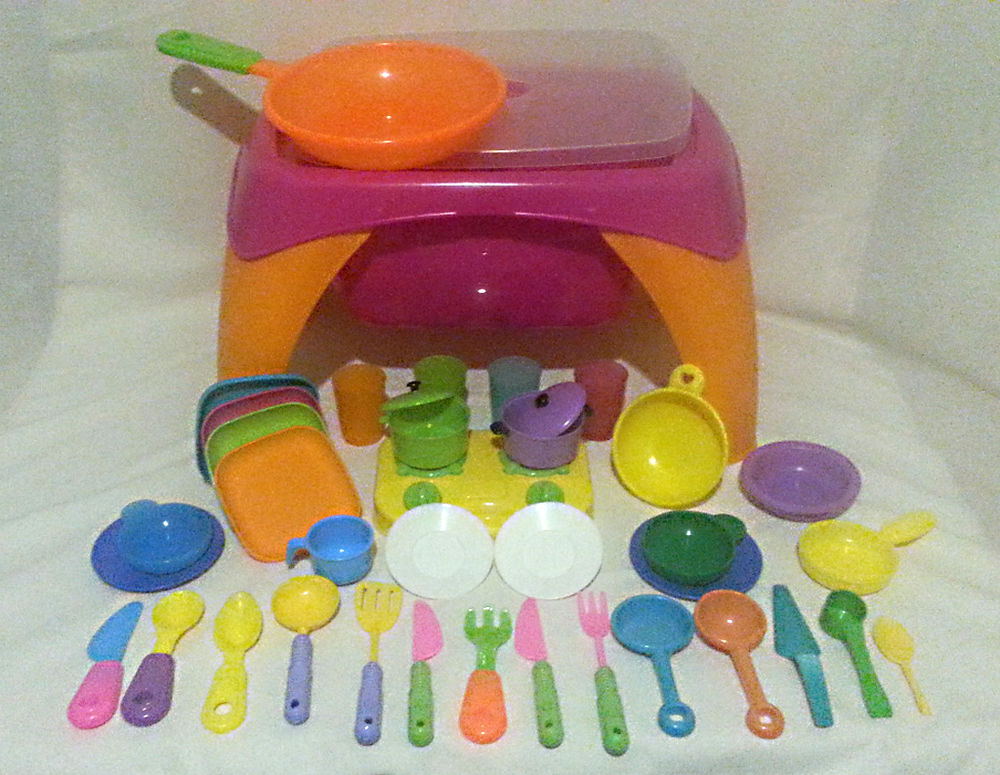 DINETTE 38 PI&Egrave;CES AVEC TABLE DE RANGEMENT Jeux / jouets