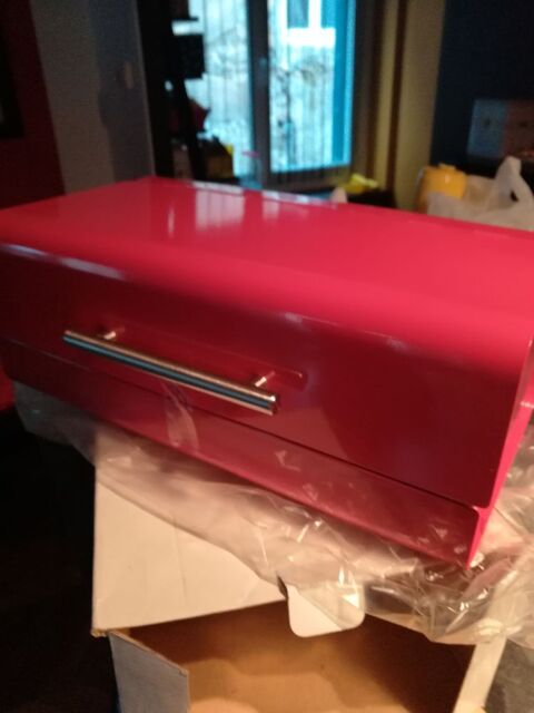 Boite � pain neuve ds son emballage d'origine couleur rouge 20 Vertaizon (63)