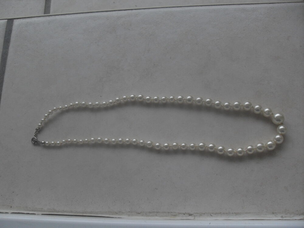 Collier "perles d'eau" Bijoux et montres