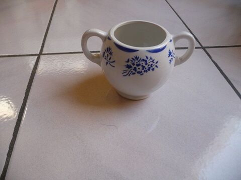 Pot ou sucrier KG Lun�ville fleurs bleues 12 Celles-sur-Belle (79)