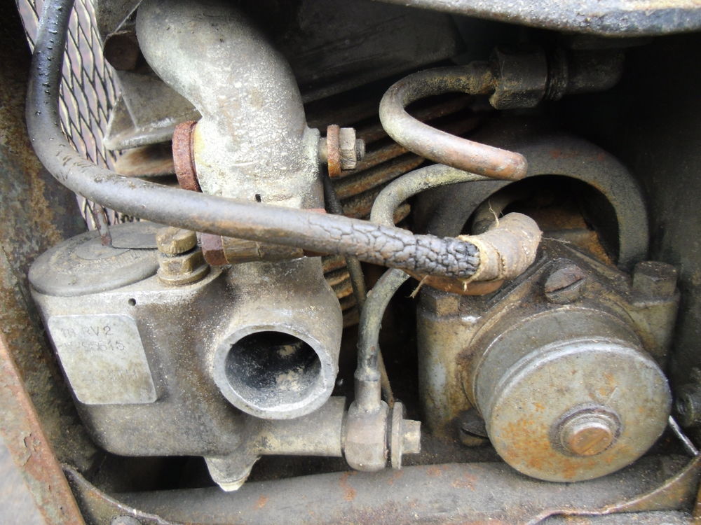 ancien moteur bernard , type k2 des ann&eacute;es 1930 a magneto 