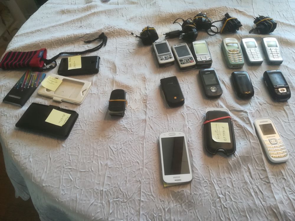 Lot ,de ,Portables anciens.+proterions + lot de pils. Tlphones et tablettes