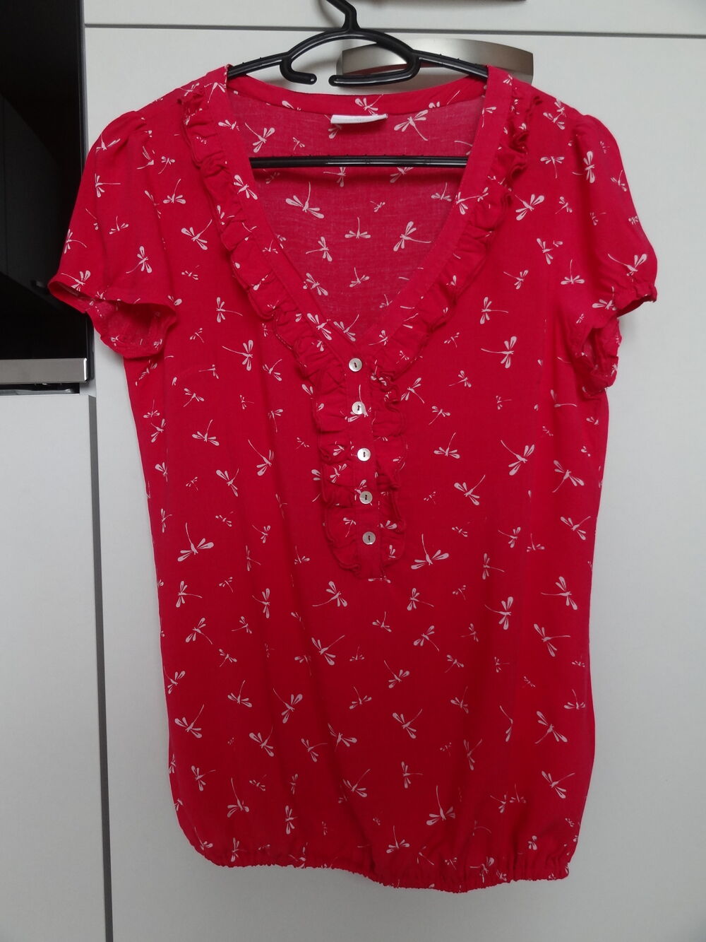 Joli chemisier taille 38 d&eacute;collet&eacute; volant&eacute; - En parfait &eacute;tat Vêtements