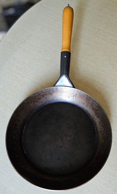 Poile en fonte, 27 Strasbourg (67)