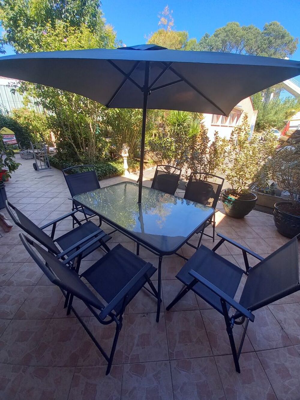 ENSEMBLE " table chaises parasol neuf Jardin