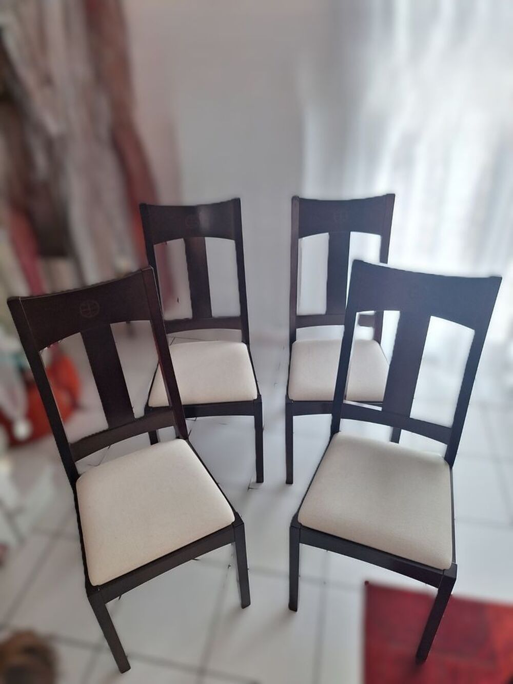 Table de salle &agrave; manger contemporaine + 4 chaises Meubles