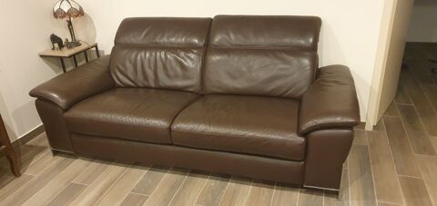 canap cuir  non convertible. 350 Roquebillire (06)