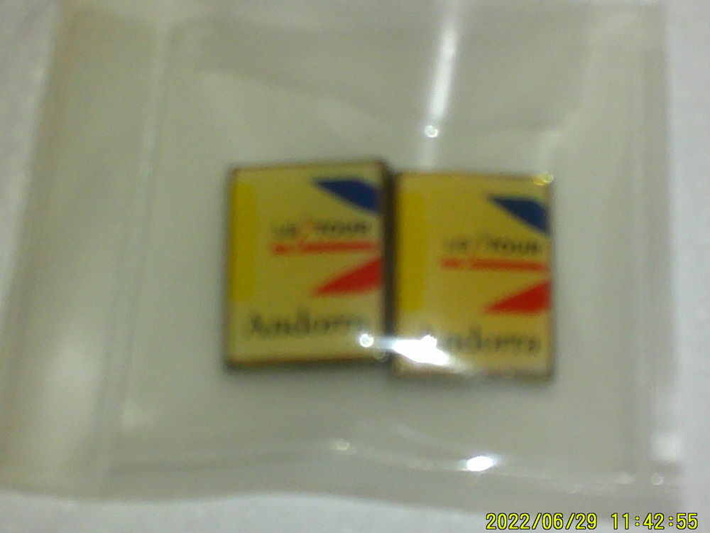 ( 2 ) beau PIN'S - TOUR ANDORRA 