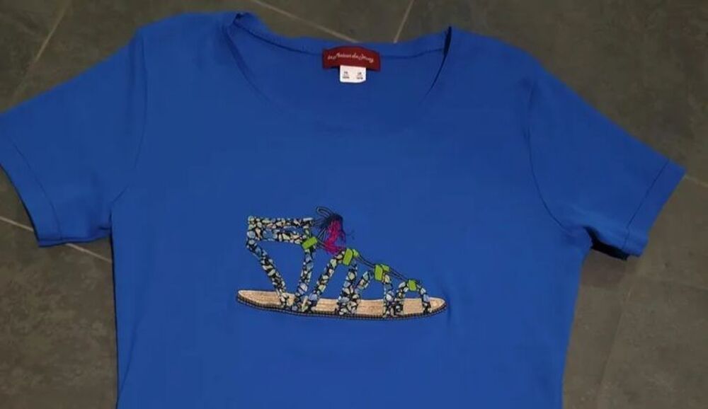 Tee shirt jaune ou bleu application sandale Premium T 42 Vtements