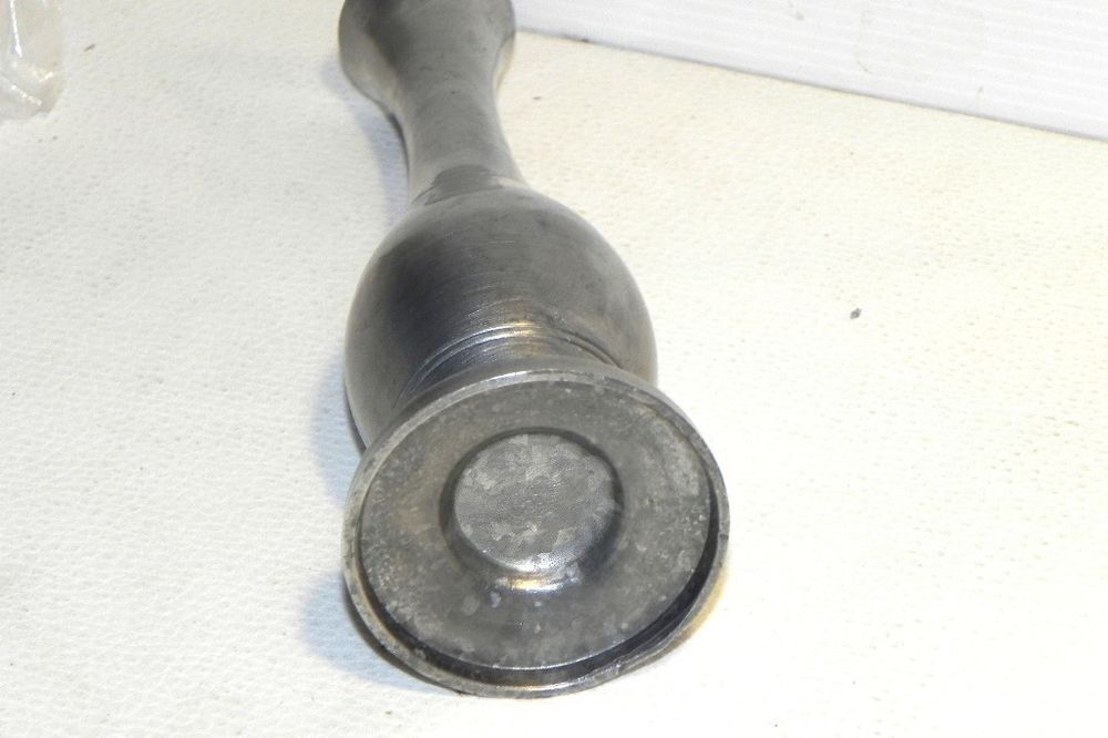 Vase en &eacute;tain hauteur 20 cms Décoration