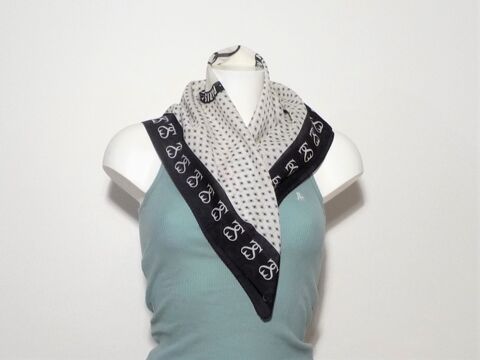 Foulard Carr� Blanc et Bleu Marine- Paris- Vogue- Sartore 40 Paris 15 (75)
