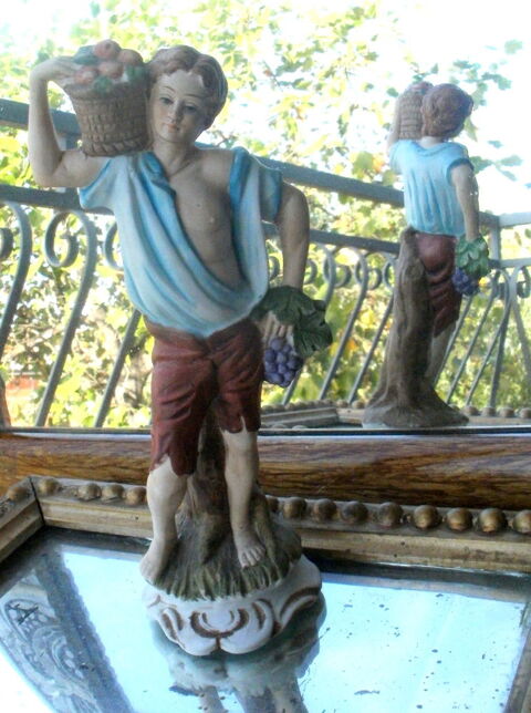 STATUETTE, en biscuit, jeune homme au panier 20 Montauban (82)