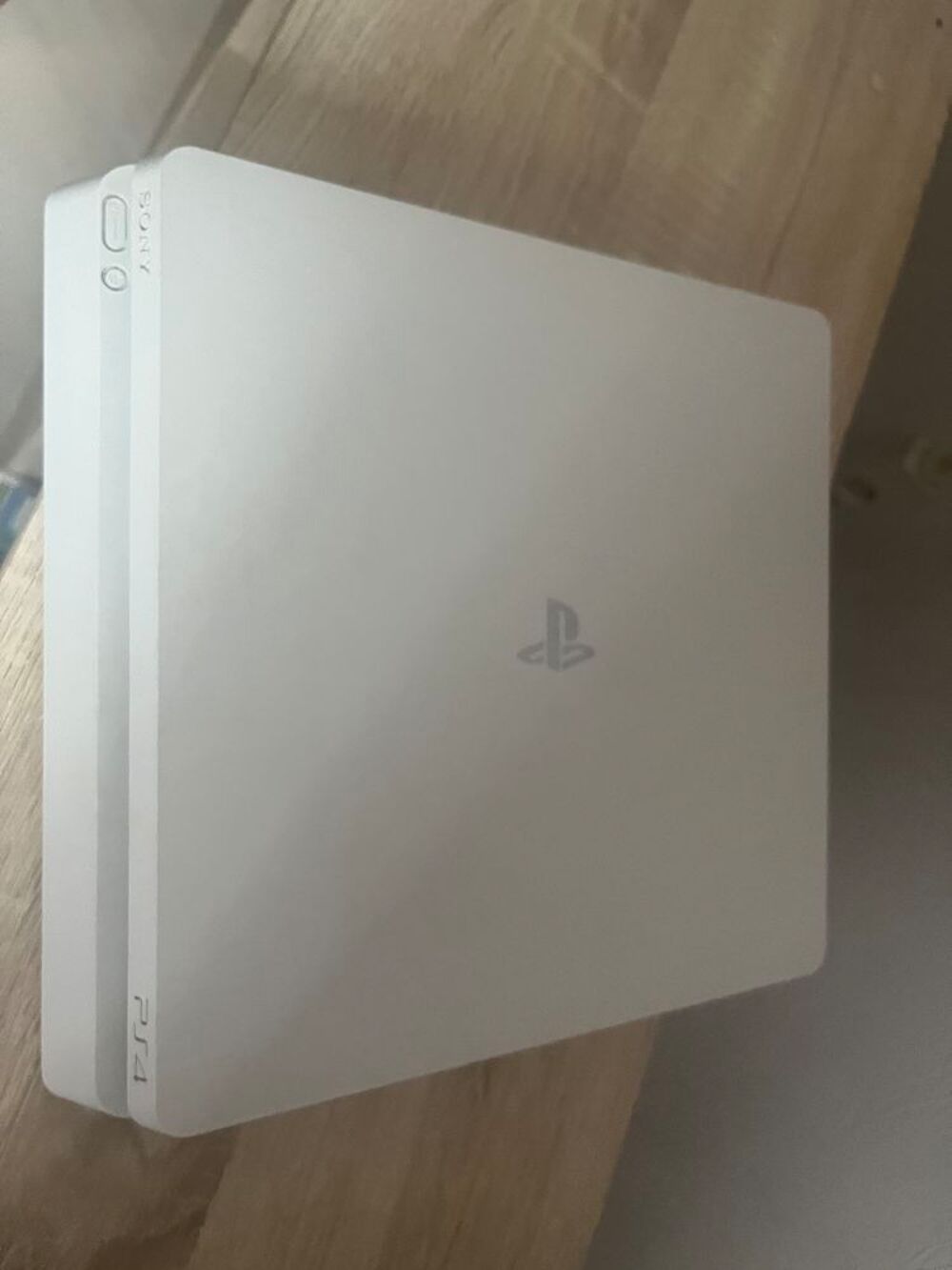 PS4 SLIM 500 go + 2 manettes + 2 jeux FIFA 2018 et 2019 Consoles et jeux vidéos
