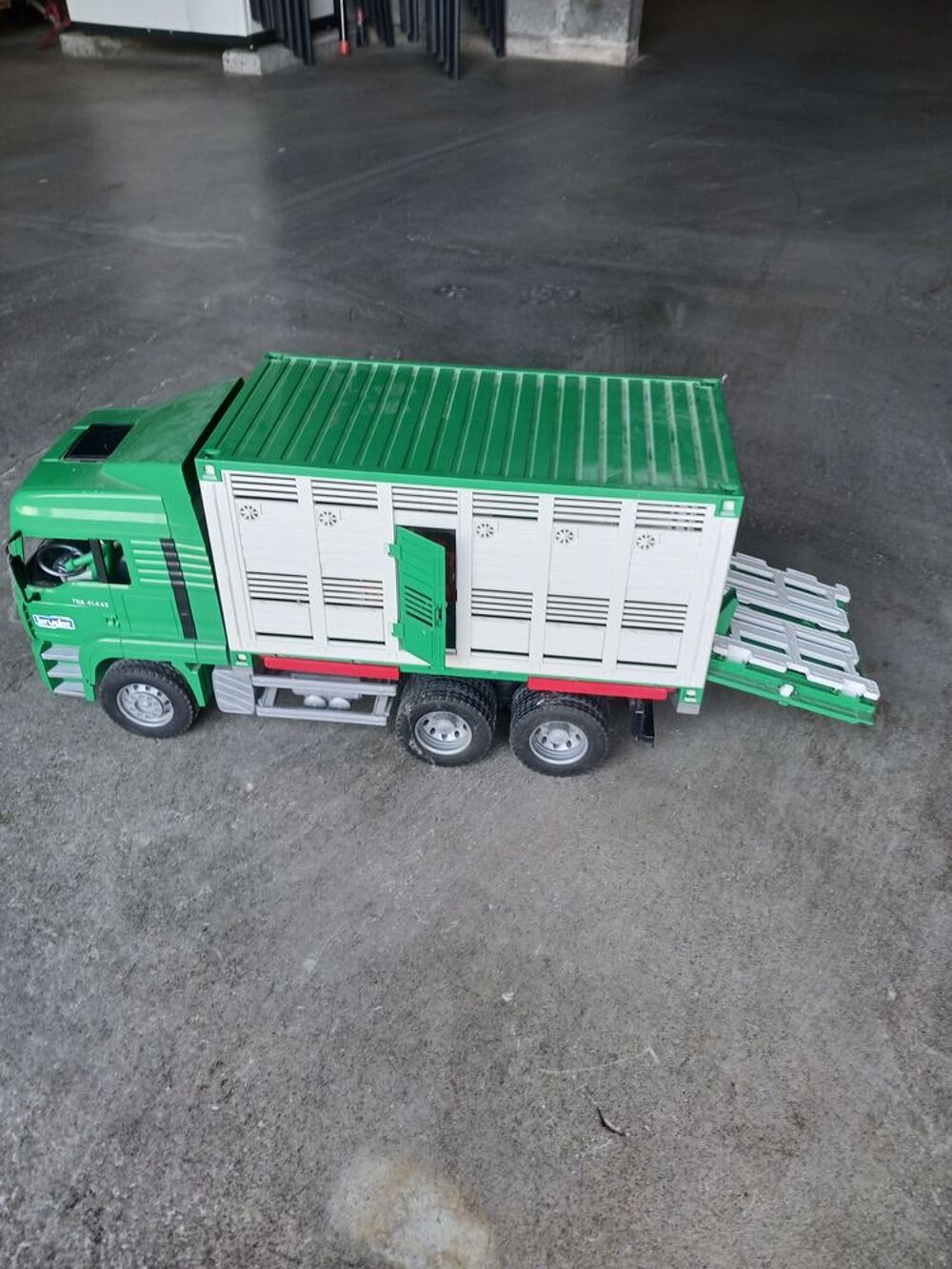CAMION ET PETITS ANIMAUX Jeux / jouets