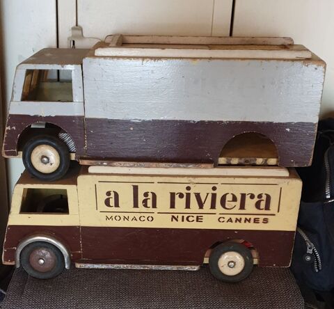 Jouet en bois publicitaire, camion à la Riviera en bon état, avec un second camion de même facture pour pièces détachées ... 100 Nice (06)
