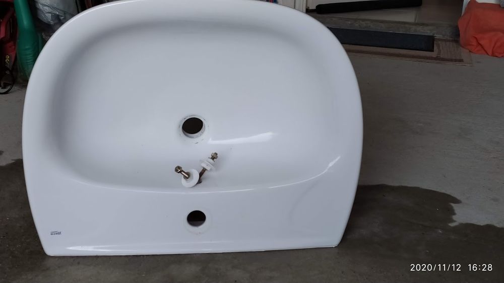 Lavabo avec Colonne ROCA
Cuisine
