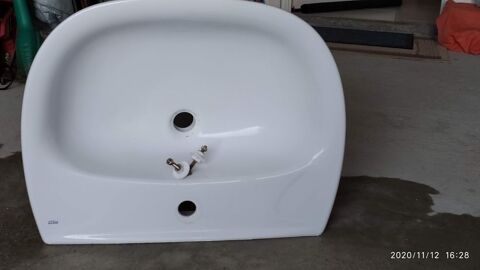 Lavabo avec Colonne ROCA
10 Dinard (35)