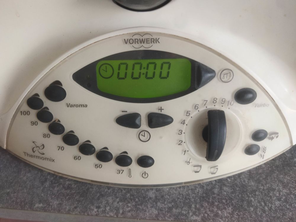 Vorwerk T31-1 avec accessoires et livre Jardin