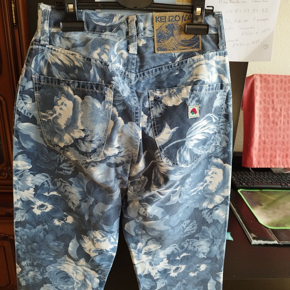 2 jeans vintage marque kenzo et guess Vtements