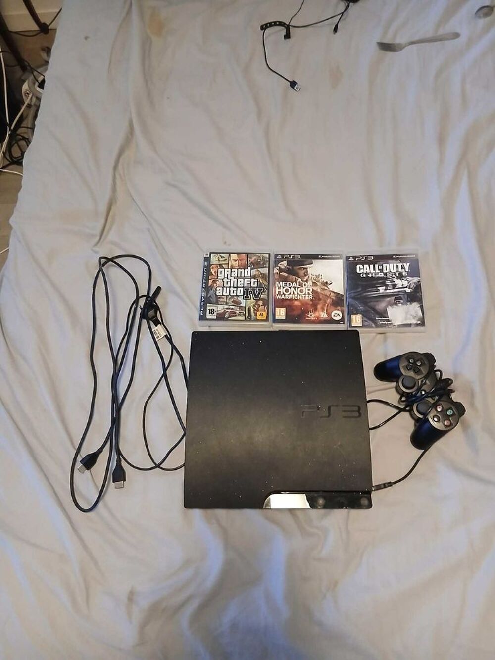 console ps3 avec une manette et avec 9 jeux Consoles et jeux vidéos