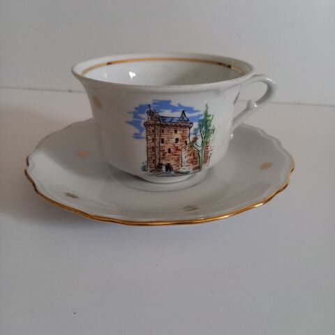 Tasse et sa sous tasse en porcelaine franaise  souvenir du  5 Saumur (49)