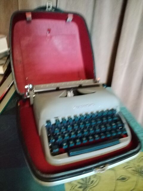 Machine � �crire portable ancienne REMINGTON 35 Villev�que (49)