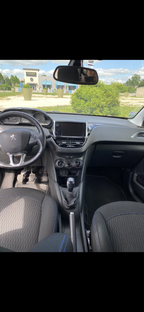 Peugeot 208 PureTech 82ch S&S BVM5 Signature
