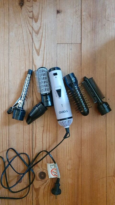 Sèche cheveux Quigg avec accessoires Sansac-de-Marmiesse (15)