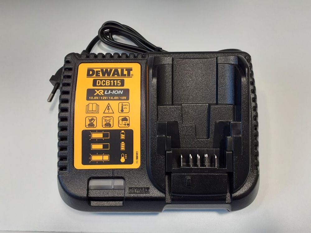 Chargeur dewalt univerel Dcb 115 
Bricolage