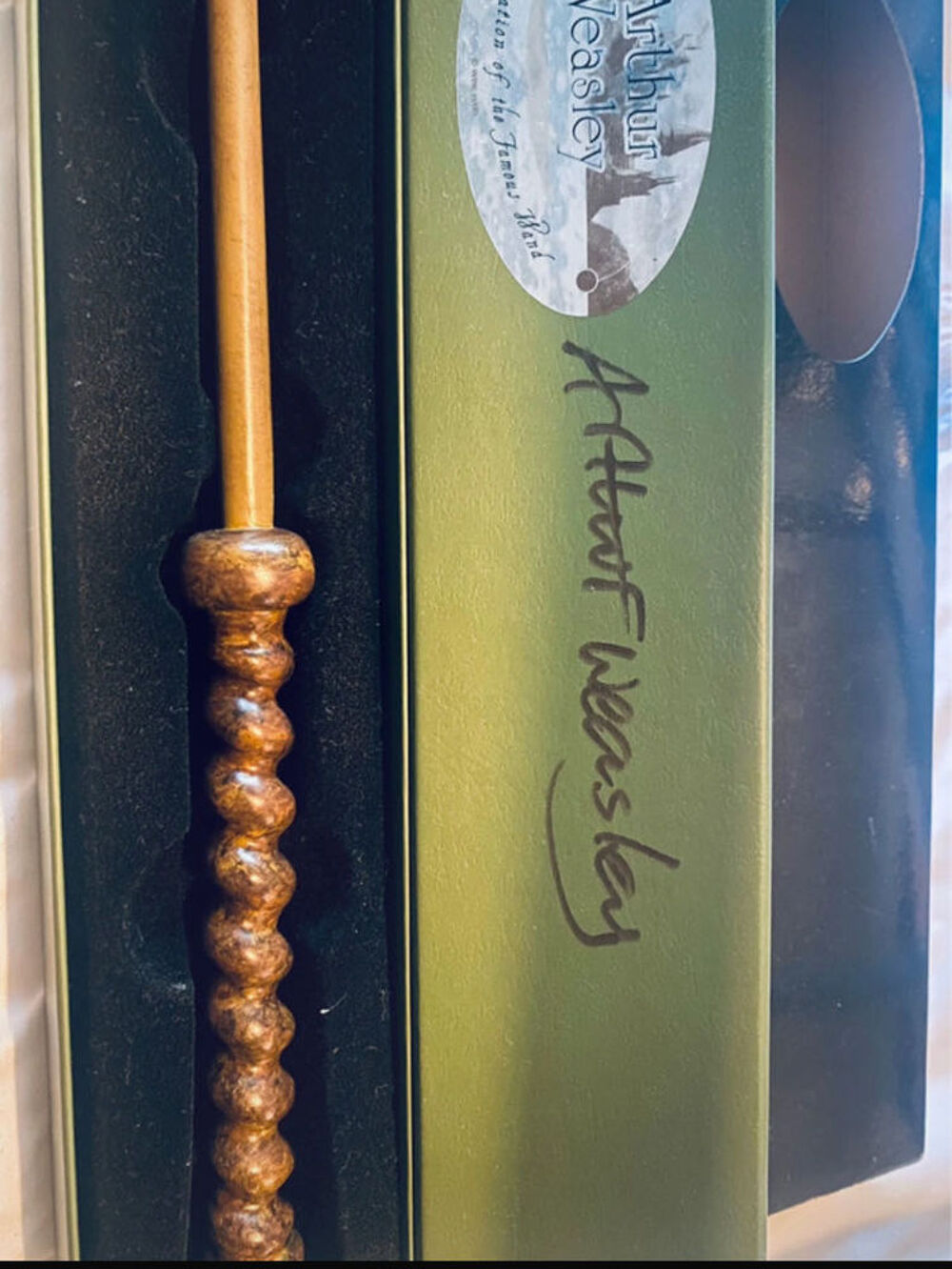 R&eacute;plique baguette d'Arthur Weasley d&eacute;dicac&eacute;e 