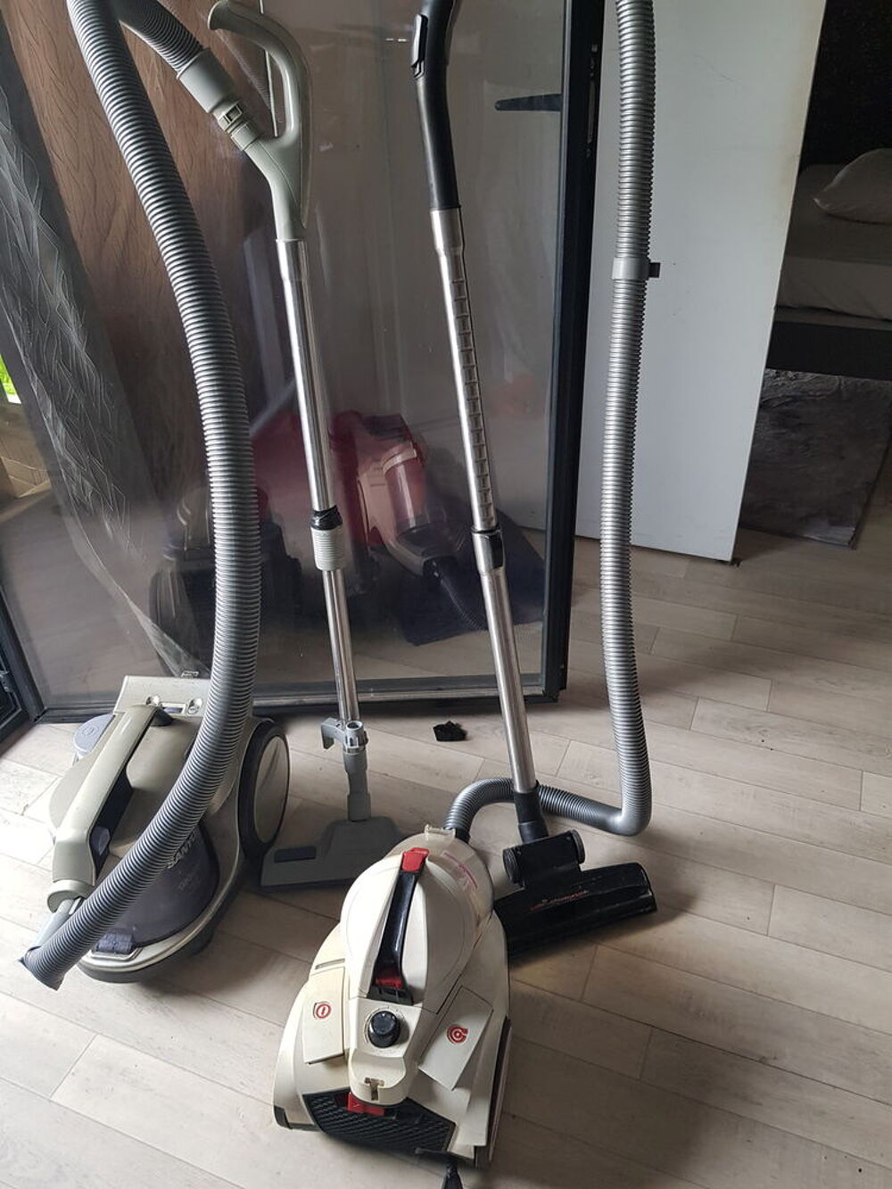 : 2 aspirateurs en bon &eacute;tat Meubles